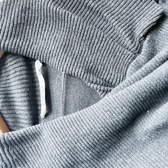 Uber soft and comfy Athelta sweater dress with zip pockets size XS - Picture 5 of 6